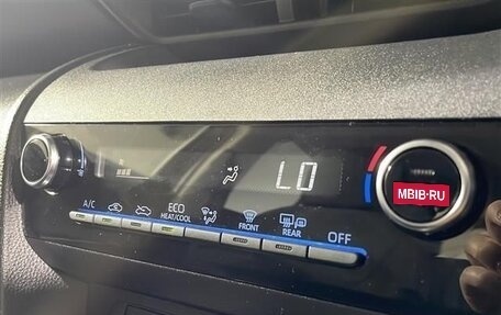 Toyota Yaris Cross, 2022 год, 1 800 000 рублей, 12 фотография