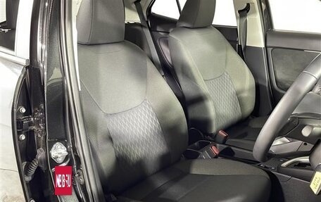 Toyota Yaris Cross, 2022 год, 1 800 000 рублей, 10 фотография