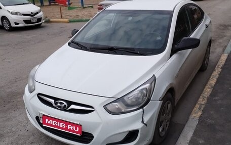 Hyundai Solaris II рестайлинг, 2012 год, 532 057 рублей, 1 фотография