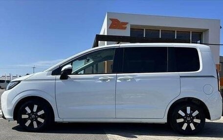 Honda Freed, 2024 год, 2 400 000 рублей, 4 фотография