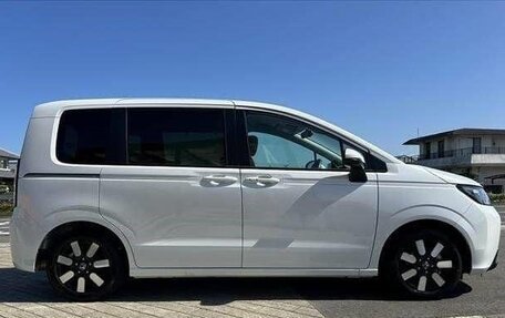 Honda Freed, 2024 год, 2 400 000 рублей, 5 фотография