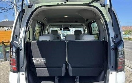 Honda Freed, 2024 год, 2 400 000 рублей, 22 фотография