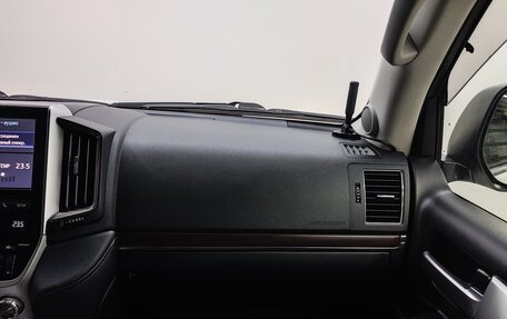 Toyota Land Cruiser 200, 2018 год, 9 500 000 рублей, 12 фотография