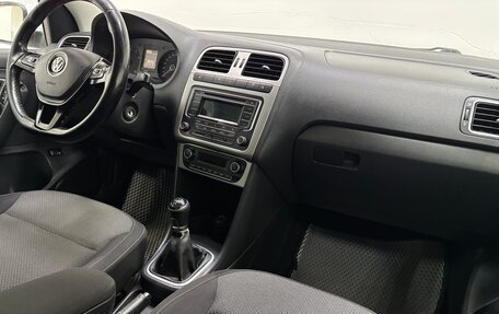 Volkswagen Polo VI (EU Market), 2016 год, 900 000 рублей, 12 фотография