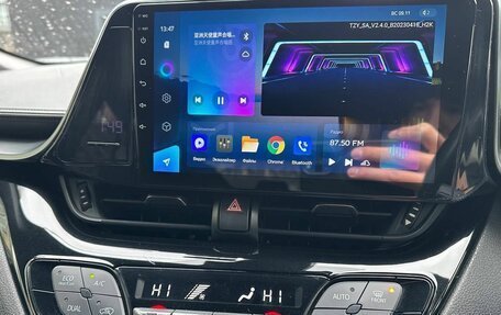 Toyota C-HR I рестайлинг, 2018 год, 1 810 000 рублей, 8 фотография