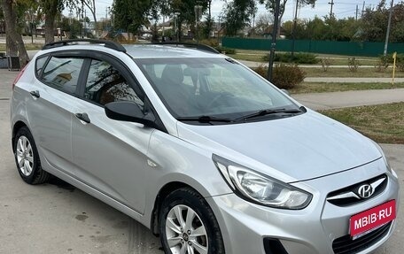 Hyundai Solaris II рестайлинг, 2013 год, 730 000 рублей, 1 фотография