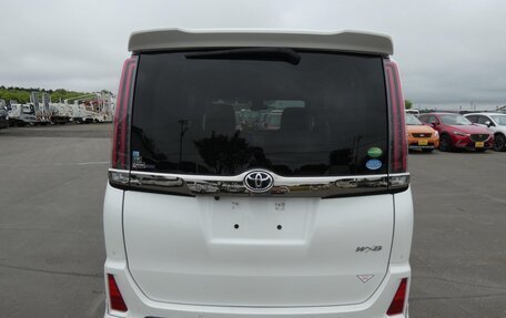 Toyota Noah III, 2021 год, 2 150 000 рублей, 4 фотография