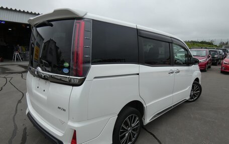 Toyota Noah III, 2021 год, 2 150 000 рублей, 5 фотография