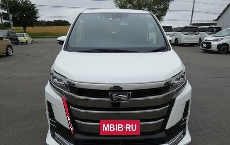 Toyota Noah III, 2021 год, 2 150 000 рублей, 8 фотография