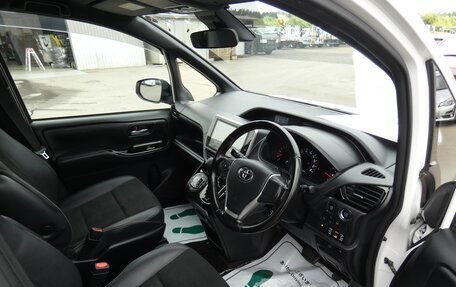 Toyota Noah III, 2021 год, 2 150 000 рублей, 10 фотография