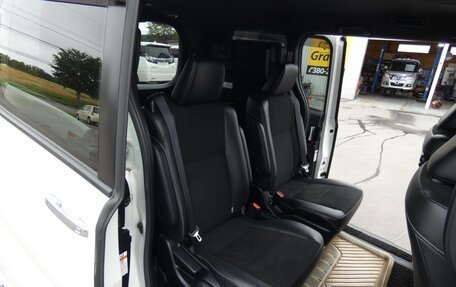 Toyota Noah III, 2021 год, 2 150 000 рублей, 21 фотография