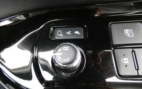 Toyota Noah III, 2021 год, 2 150 000 рублей, 19 фотография