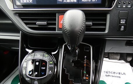 Toyota Noah III, 2021 год, 2 150 000 рублей, 15 фотография