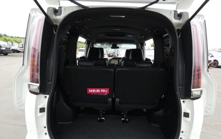 Toyota Noah III, 2021 год, 2 150 000 рублей, 23 фотография