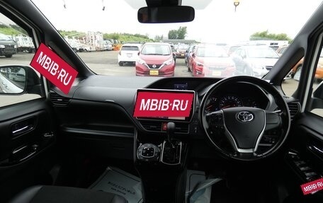 Toyota Noah III, 2021 год, 2 150 000 рублей, 9 фотография