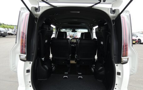 Toyota Noah III, 2021 год, 2 150 000 рублей, 24 фотография