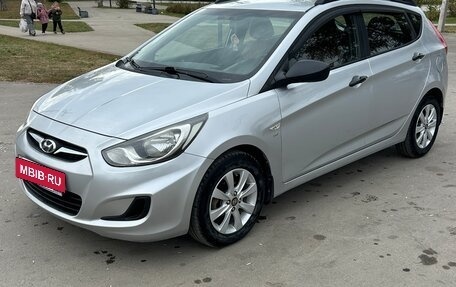 Hyundai Solaris II рестайлинг, 2013 год, 730 000 рублей, 2 фотография