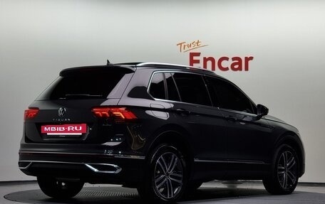 Volkswagen Tiguan II, 2021 год, 3 200 000 рублей, 3 фотография