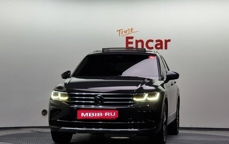 Volkswagen Tiguan II, 2021 год, 3 200 000 рублей, 2 фотография