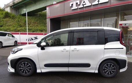 Toyota Sienta, 2022 год, 1 196 636 рублей, 2 фотография
