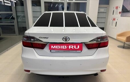 Toyota Camry, 2017 год, 2 250 000 рублей, 5 фотография