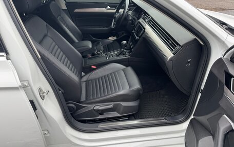 Volkswagen Passat B8 рестайлинг, 2016 год, 2 300 000 рублей, 14 фотография