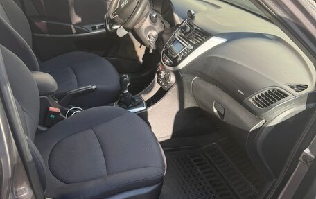 Hyundai Solaris II рестайлинг, 2011 год, 770 000 рублей, 4 фотография