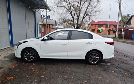 KIA Rio IV, 2021 год, 1 840 000 рублей, 2 фотография