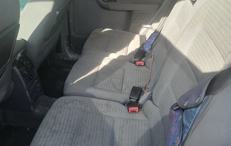 Volkswagen Touran III, 2005 год, 630 000 рублей, 3 фотография