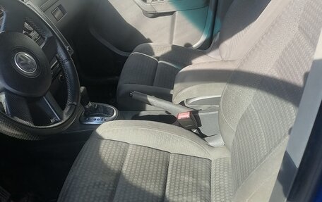 Volkswagen Touran III, 2005 год, 630 000 рублей, 4 фотография