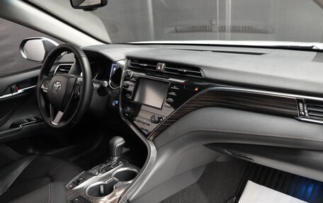 Toyota Camry, 2018 год, 3 423 000 рублей, 8 фотография