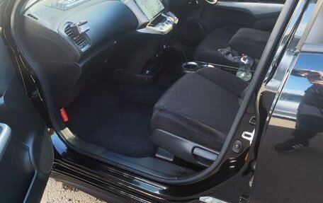 Honda Stream II, 2012 год, 1 300 000 рублей, 16 фотография