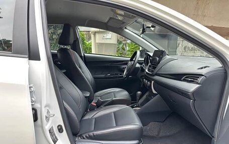 Toyota Yaris XP150 рестайлинг, 2021 год, 1 190 000 рублей, 13 фотография