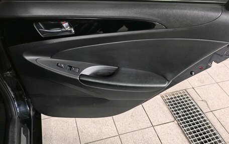 Hyundai Sonata VI, 2010 год, 890 000 рублей, 17 фотография