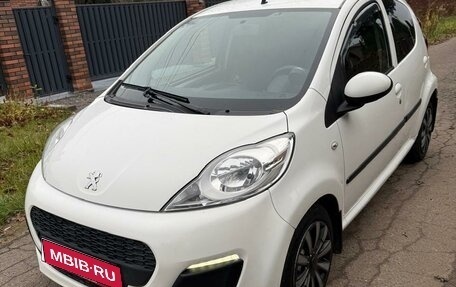 Peugeot 107 I рестайлинг, 2012 год, 560 000 рублей, 1 фотография