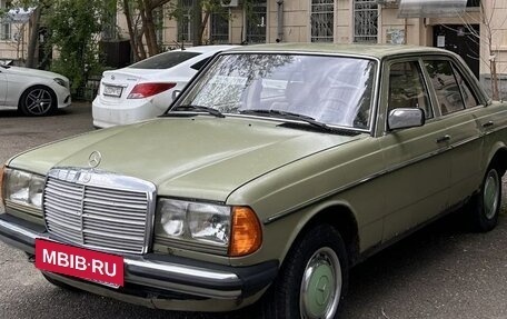 Mercedes-Benz W123, 1983 год, 630 000 рублей, 2 фотография
