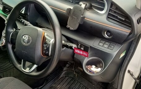 Toyota Sienta II, 2019 год, 1 300 000 рублей, 9 фотография