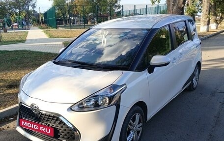 Toyota Sienta II, 2019 год, 1 300 000 рублей, 13 фотография