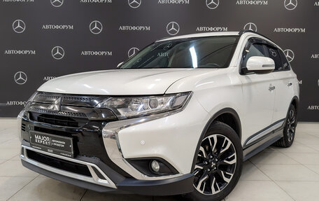 Mitsubishi Outlander III рестайлинг 3, 2021 год, 2 400 000 рублей, 1 фотография