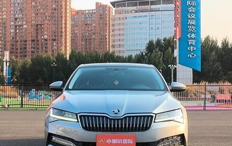 Skoda Superb III рестайлинг, 2022 год, 1 600 000 рублей, 2 фотография