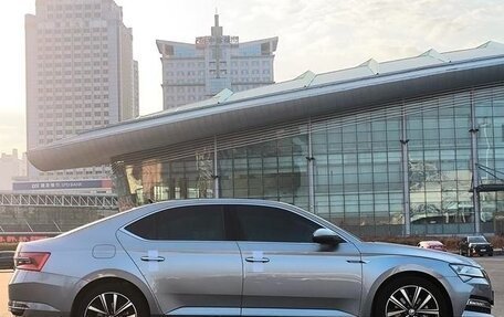 Skoda Superb III рестайлинг, 2022 год, 1 600 000 рублей, 7 фотография