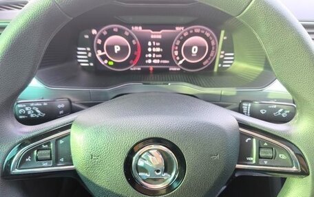 Skoda Superb III рестайлинг, 2022 год, 1 600 000 рублей, 13 фотография