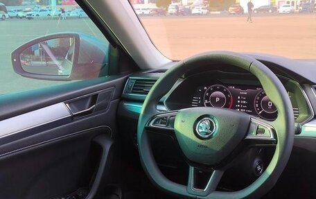 Skoda Superb III рестайлинг, 2022 год, 1 600 000 рублей, 14 фотография