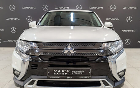 Mitsubishi Outlander III рестайлинг 3, 2021 год, 2 400 000 рублей, 2 фотография