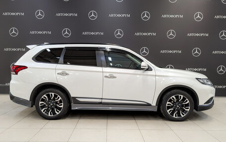 Mitsubishi Outlander III рестайлинг 3, 2021 год, 2 400 000 рублей, 4 фотография