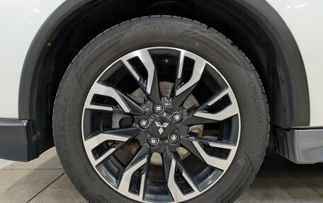 Mitsubishi Outlander III рестайлинг 3, 2021 год, 2 400 000 рублей, 12 фотография