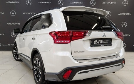 Mitsubishi Outlander III рестайлинг 3, 2021 год, 2 400 000 рублей, 7 фотография