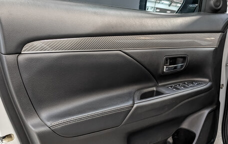 Mitsubishi Outlander III рестайлинг 3, 2021 год, 2 400 000 рублей, 19 фотография