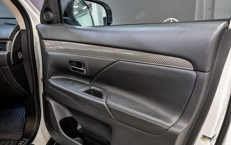 Mitsubishi Outlander III рестайлинг 3, 2021 год, 2 400 000 рублей, 24 фотография