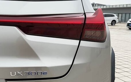 Lexus UX I, 2022 год, 2 390 005 рублей, 7 фотография